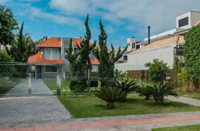 Casa para Locação em Florianópolis, JURERE INTERNACIONAL, 4 dormitórios, 1 suíte, 2 banheiros, 1 vaga