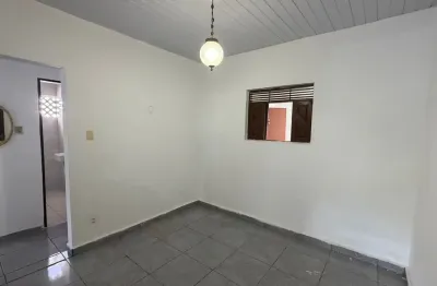 Casa com 3 quartos para alugar na Avenida Senador Salgado Filho, 32, Lagoa Nova, Natal