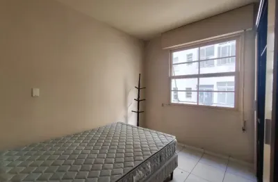 Sala living dividido na quadra da praia do boqueirão em santos