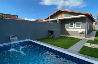 Casa nova com piscina a venda na Praia