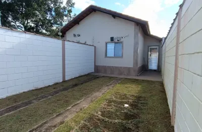 Casa com piscina e área gourmet no parque augustus – itanhaém/sp