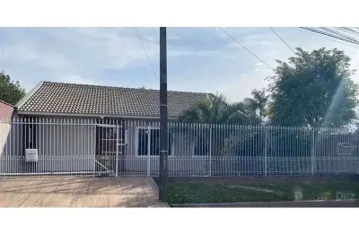 Casa com 3 quartos para alugar na Rua Otacília Hasselmann de Oliveira, Jardim Carvalho, Ponta Grossa