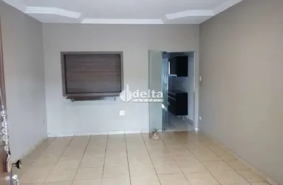 Casa comercial disponível para locação no bairro centro em uberlândia-mg