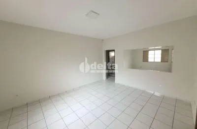 Casa residencial disponível para locação no bairro brasil em uberlândia-mg