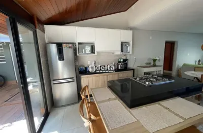 Casa com 3 quartos sendo 1 suíte para locação bairro martins uberlândia