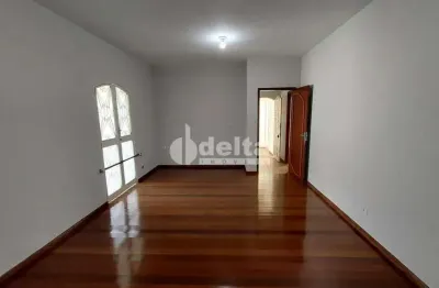Casa residencial disponível para venda e locação no bairro fundinho em uberlândia-mg
