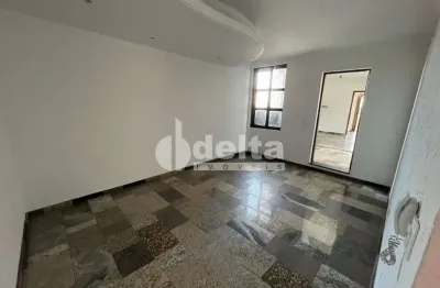 Casa comercial disponível para locação no bairro martins em uberlândia-mg