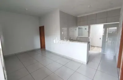 Casa com 3 quartos disponível para locação no bairro martins em uberlândia-mg
