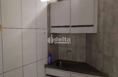Sala comercial disponível para locação no bairro santa mônica em uberlândia-mg