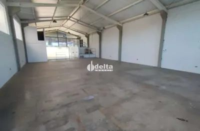 Loja disponível para locação no bairro Daniel Fonseca em Uberlândia-MG