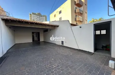 Casa residencial disponível no bairro  tabajaras em uberlândia-mg.