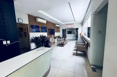 Casa comercial disponível para locação no bairro vigilato pereira em uberlândia-mg