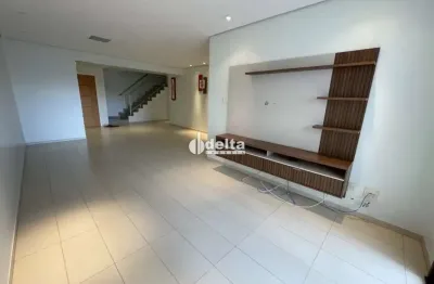 Cobertura disponível para locação no bairro santa mônica em uberlândia-mg
