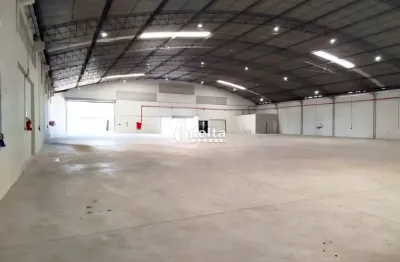 Galpão com 1.674m² de vão livre disponível para locação no bairro brasil em uberlândia-mg
