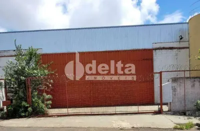 Galpão disponível para locação no bairro custódio pereira em uberlândia-mg