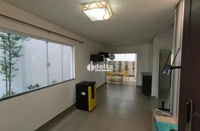 Casa no condomínio quality residence disponível para locação  em uberlândia-mg
