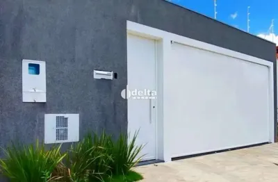 Casa residencial com 4 quartos sendo 1 suíte, disponível para locação no bairro Jardim Europa em Uberlândia-MG