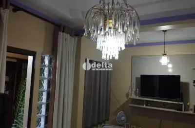 Casa residencial disponível para locação no bairro osvaldo rezende em uberlândia-mg.