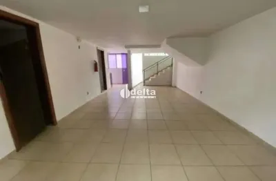 Casa comercial com 5 salas com disponível para locação e venda no bairro santa maria em uberlândia - mg.