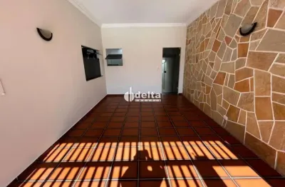 Casa com 4 quartos para alugar na Rua Olegário Maciel, 516342, Centro, Uberlândia