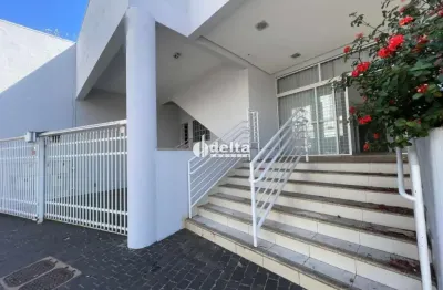 Casa comercial disponível para locação no bairro martins em uberlândia-mg