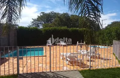 Casa em condomínio disponível para locação no bairro jardim karaíba em uberlândia-mg