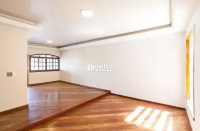Casa residencial disponível para locação no bairro cidade jardim em uberlândia-mg.