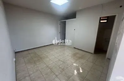 Galpão disponível para locação no bairro santa mônica em uberlândia-mg
