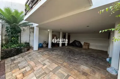 Casa residencial disponível para locação e venda no bairro Lídice em Uberlândia-MG