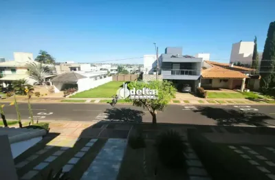 Casa em condomínio disponível para locação e venda no bairro aclimação em uberlândia-mg.