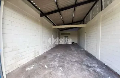 Loja disponível para locação no bairro fruta do conde em uberlândia-mg.