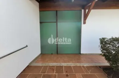 Casa comercial disponível para locação no bairro osvaldo rezende em uberlândia-mg