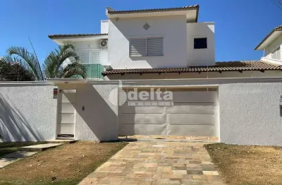 Casa residencial disponível para locação e venda no bairro Jardim Karaíba em Uberlândia-MG