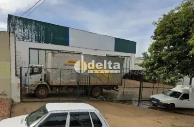 Galpão disponível para locação no bairro roosevelt em uberlândia-mg