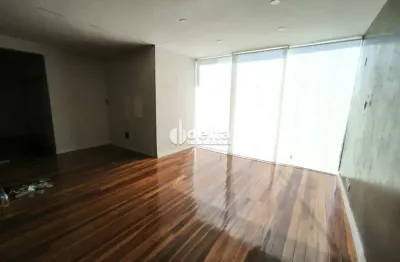 Casa comercial disponível para locação no bairro tabajaras em uberlândia-mg.