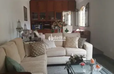 Casa residencial ou comercial disponível para locação no bairro santa mônica em uberlândia-mg