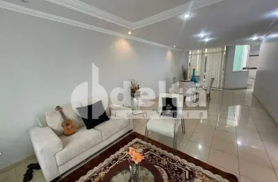 Casa residencial ou comercial disponível para locação e venda no bairro presidente roosevelt em uberlândia-mg