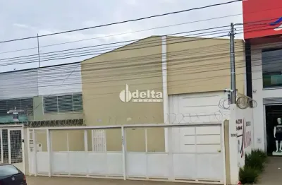 Galpão disponível para locação no bairro alto umuarama em uberlândia-mg