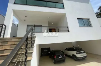 Casa residencial ou comercial com 500m² de área construída, city uberlândia.