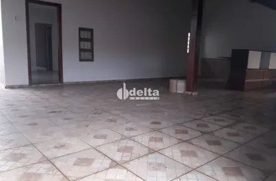 Casa em condomínio disponível para locação no bairro jardim holanda em uberlândia-mg