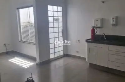 Casa comercial disponível para locação no bairro centro em uberlândia-mg.