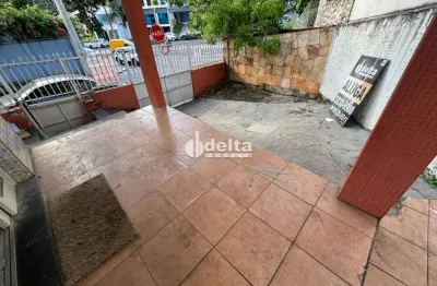 Casa comercial disponível para locação no bairro fundinho em uberlândia-mg