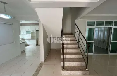 Casa em condomínio fechado com 4 quartos para alugar na Avenida dos Jardins, 526540, Nova Uberlândia, Uberlândia