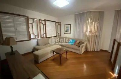 Casa comercial disponível para locação no bairro brasil em uberlândia-mg.