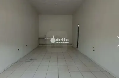 Cômodo comercial disponível para locação no bairro martins em uberlândia - mg