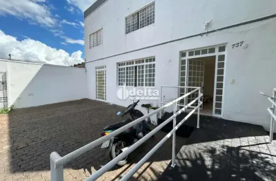 Casa comercial disponível para locação no bairro daniel fonseca em uberlândia-mg