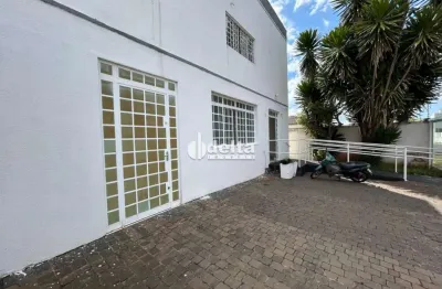 Casa comercial disponível para locação no bairro daniel fonseca em uberlândia-mg