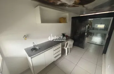 Loja disponível para locação no bairro santa mônica em uberlândia-mg