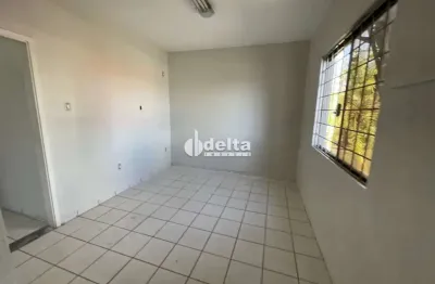 Casa comercial disponível para locação no bairro vigilato pereira em uberlândia-mg