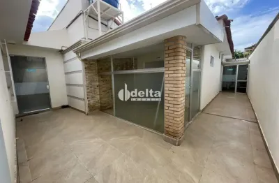 Casa comercial disponível para locação no bairro osvaldo rezende em uberlândia-mg